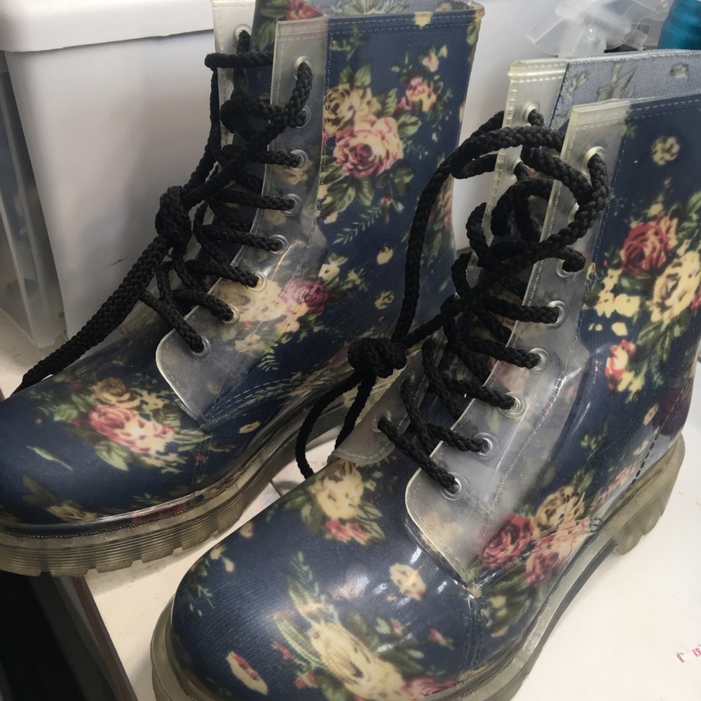 Floral rain boots - Picture 3 of 3